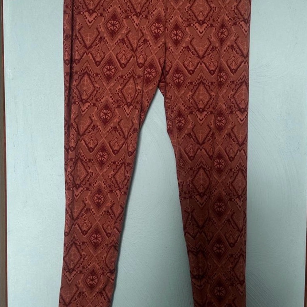 SO Women's Leggings - Red Patterned